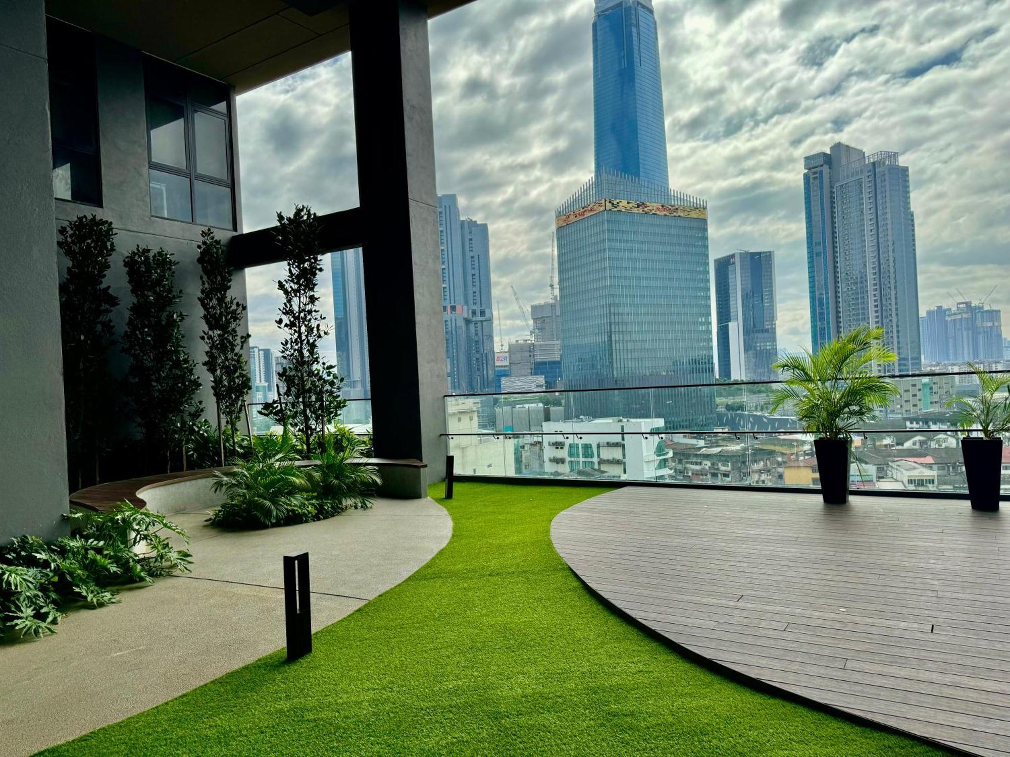 Klcc Suites At Axon By Skypool Куала Лумпур Екстериор снимка