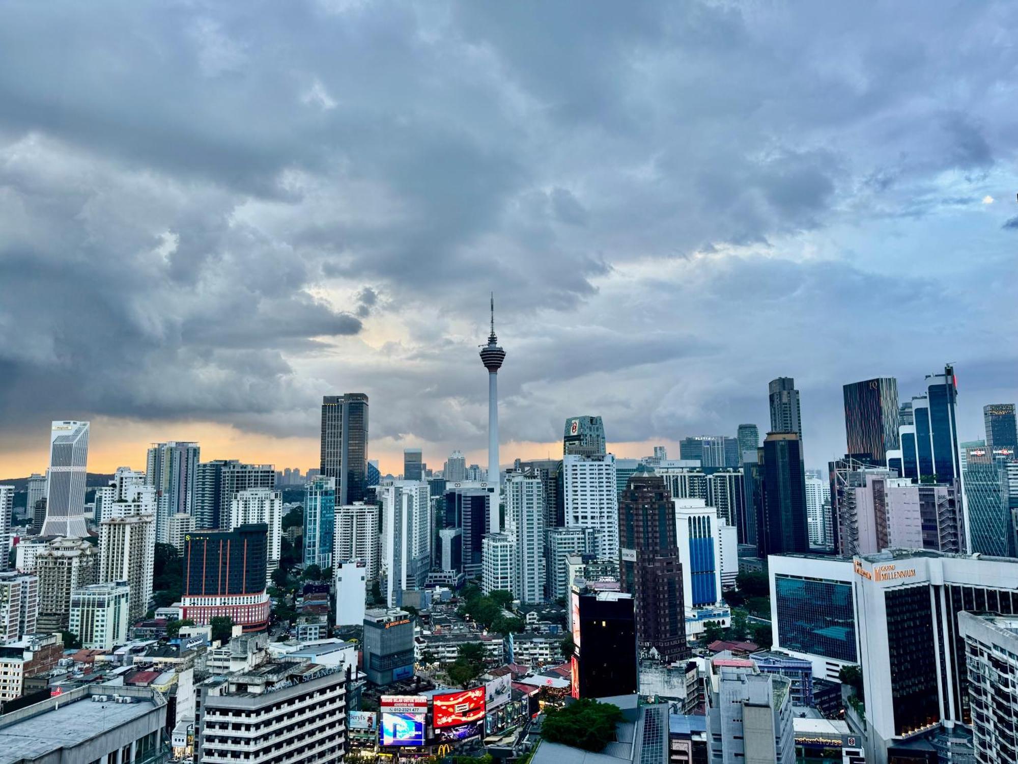 Klcc Suites At Axon By Skypool Куала Лумпур Екстериор снимка